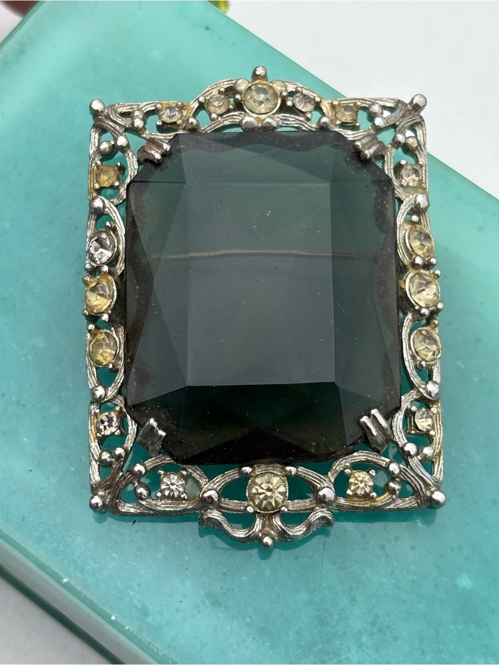 Vintage Sarah Coventry Black Faceted Glass & Rhinestone Filigree Brooch Pin